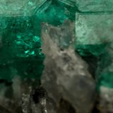 Beryl (variety emerald), Calcite
37x45mm, xl=34mm
(Autor: Fiebre Verde)