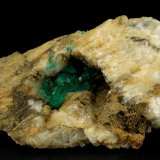 Beryl (variety emerald), Calcite
78x47x31mm
(Autor: Fiebre Verde)