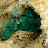 Beryl (variety emerald), Calcite
78x47x31mm - Detail
(Autor: Fiebre Verde)