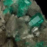 Beryl (variety emerald), Calcite, Quartz
53x51x40mm, xl=9mm
(Autor: Fiebre Verde)