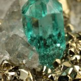 Beryl (variety emerald), Calcite, Pyrite
92x41x52mm, main xl=4mm
(Autor: Fiebre Verde)