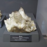 Quartz
~ 15 cm
(Autor: Tobi)