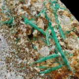 Beryl (variety emerald), Albite (variety cleavelandite), Pyrite
57x87x46mm, longest xl=44mm
(Autor: Fiebre Verde)