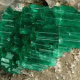 Beryl (variety emerald), Calcite, Pyrite, Albite
85x65x40mm, cluster=32x19mm
(Autor: Fiebre Verde)