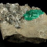 Beryl (variety emerald), Calcite, Pyrite, Albite
85x65x40mm, cluster=32x19mm
(Autor: Fiebre Verde)