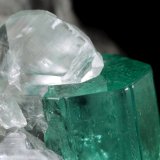 Beryl (variety emerald), Calcite
41x52x59mm, xl=26x9mm
(Autor: Fiebre Verde)