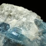 Euclase, Calcite, Pyrite
44x26x34mm, up to 7mm
(Autor: Fiebre Verde)