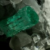 Beryl (variety emerald), Calcite, Quartz
Emerald crystal is 11mm long
(Autor: Fiebre Verde)