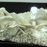 Beryl (var. aquamarine), Muscovite
85 MM X 83 MM X 45 MM
(Autor: steven calamuci)