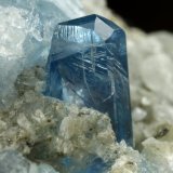 Euclase, Calcite, Pyrite
44x26x34mm, up to 7mm
(Autor: Fiebre Verde)