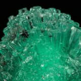 Beryl (variety emerald), Calcite
24mm across
(Autor: Fiebre Verde)