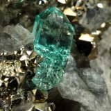 Beryl (variety emerald), Calcite, Pyrite
33x41x21mm, xl=8mm
(Autor: Fiebre Verde)