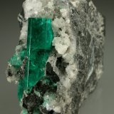 Beryl (variety emerald), Calcite
28x51x49mm, xl=30mm
(Autor: Fiebre Verde)