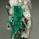 Beryl (variety emerald), Calcite
28x51x49mm, xl=30mm
(Autor: Fiebre Verde)