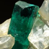 Beryl (variety emerald), Calcite, Dolomite, Pyrite
50x39x20mm, xl=10mm
(Autor: Fiebre Verde)