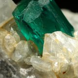 Beryl (variety emerald), Calcite, Dolomite, Pyrite
50x39x20mm, xl=10mm
(Autor: Fiebre Verde)