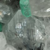 Beryl (variety emerald), Calcite
49x44x36mm, xls=6 &amp; 4mm
(Autor: Fiebre Verde)