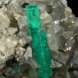 Beryl (variety emerald), Calcite, Dolomite
40x43x29mm, xl=22mm
(Autor: Fiebre Verde)