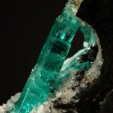 Beryl (variety emerald), Albite (variety cleavelandite)
190x35x115mm, longest xl=32mm
(Autor: Fiebre Verde)