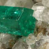 Beryl (variety emerald), Calcite, Pyrite, Quartz
56x46x34mm, xl=13mm
(Autor: Fiebre Verde)