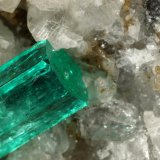 Beryl (variety emerald), Calcite, Pyrite, Quartz
56x46x34mm, xl=13mm
(Autor: Fiebre Verde)