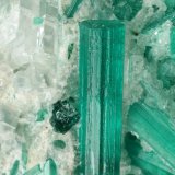 Beryl (variety emerald), Dolomite, Pyrite
42mm across, xls up to 14mm
(Autor: Fiebre Verde)