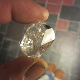 Quartz.
Fingers for scale.
(Autor: vic rzonca)