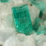 Beryl (variety emerald), Calcite, Pyrite
59x50x33mm, xl=8mm
(Autor: Fiebre Verde)
