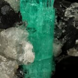 Beryl (variety emerald), Calcite
58x31x34mm, xl aggregate=25x8mm
(Autor: Fiebre Verde)