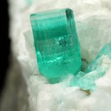 Beryl (variety emerald), Calcite, Pyrite
59x50x33mm, xl=8mm
(Autor: Fiebre Verde)
