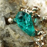 Beryl (variety emerald), Albite (variety cleavelandite), Dolomite, Pyrite
50x56x36mm, xl=5mm
(Autor: Fiebre Verde)