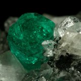 Beryl (variety emerald), Calcite, Quartz
60x46x42mm, xl=13mm
(Autor: Fiebre Verde)