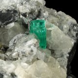 Beryl (variety emerald), Calcite, Pyrite
65x90x85mm, aggregate=14x9mm
(Autor: Fiebre Verde)