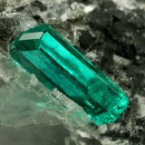 Beryl (variety emerald), Calcite, Pyrite
43x38x50mm,  xl=11mm
(Autor: Fiebre Verde)