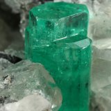 Beryl (variety emerald), Calcite, Pyrite
65x90x85mm, aggregate=14x9mm
(Autor: Fiebre Verde)