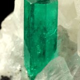 Beryl (variety emerald), Calcite
35x38x37mm, main xl=12x4mm
(Autor: Fiebre Verde)