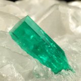 Beryl (variety emerald), Calcite
35x38x37mm, main xl=12x4mm
(Autor: Fiebre Verde)