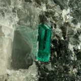 Beryl (variety emerald), Calcite, Pyrite
43x38x50mm,  xl=11mm
(Autor: Fiebre Verde)