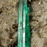 Beryl (variety emerald), Calcite, Albite (var. Cleavelandite), Pyrite
65x49x67mm, xl=20mm
(Autor: Fiebre Verde)