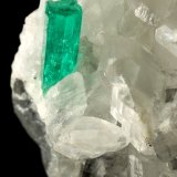 Beryl (variety emerald), Calcite
35x38x37mm, main xl=12x4mm
(Autor: Fiebre Verde)