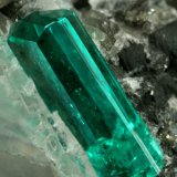Beryl (variety emerald), Calcite, Pyrite
43x38x50mm,  xl=11mm
(Autor: Fiebre Verde)