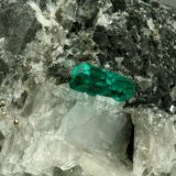 Beryl (variety emerald), Calcite, Pyrite
43x38x50mm,  xl=11mm
(Autor: Fiebre Verde)