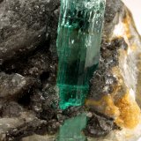Beryl (variety emerald), Calcite
62x27x39mm, original xl=25mm
(Autor: Fiebre Verde)