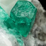 Beryl (variety emerald), Calcite
43x63x56mm, xl=10x6mm
(Autor: Fiebre Verde)