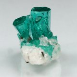 Beryl (variety emerald), Pyrite, Albite (variety cleavelandite)
17mm x 12mm x 12mm, main xl=9mm
(Autor: Fiebre Verde)
