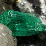 Beryl (variety emerald), Calcite, Pyrite
54x36x60mm, xl=8mm
(Autor: Fiebre Verde)