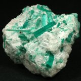 Beryl (variety emerald), Dolomite, Pyrite
42mm across, xls up to 14mm
(Autor: Fiebre Verde)