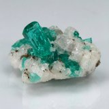 Beryl (variety emerald), Pyrite, Albite (variety cleavelandite)
19mm x 13mm x 20mm, main xl=9mm
(Autor: Fiebre Verde)