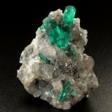 Beryl (variety emerald), Calcite, Dolomite, Pyrite
28x33x28mm, main xls=18mm &amp; 9mm
(Autor: Fiebre Verde)