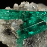 Beryl (variety emerald), Calcite, Dolomite, Pyrite
28x33x28mm, main xls=18mm &amp; 9mm
(Autor: Fiebre Verde)